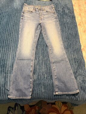 Light Wash Women’s Flared Jeans American Eagle